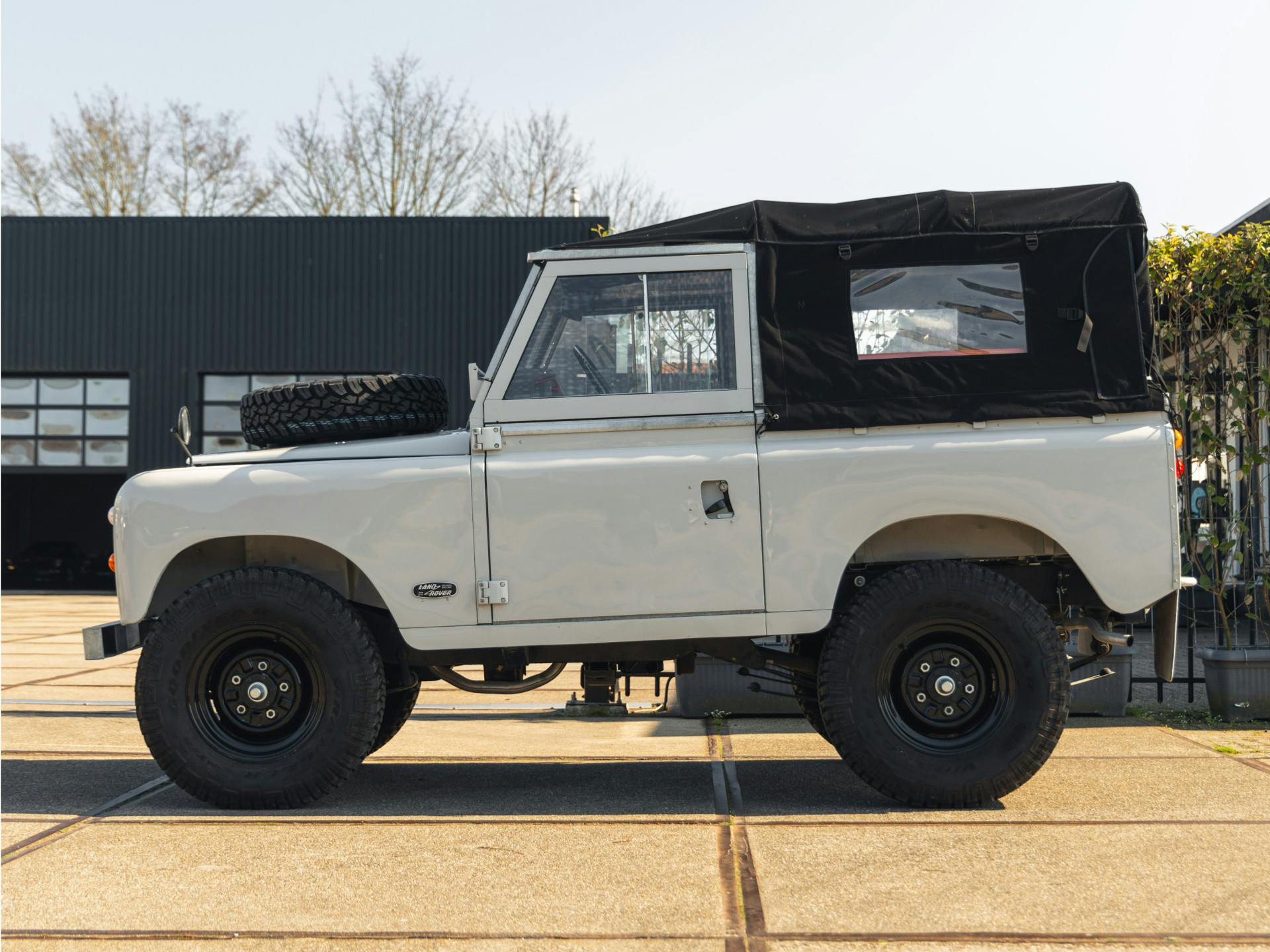 Land Rover Defender 2.3 | 1975 | Volledig gerestaureerd | Uniek exemplaar